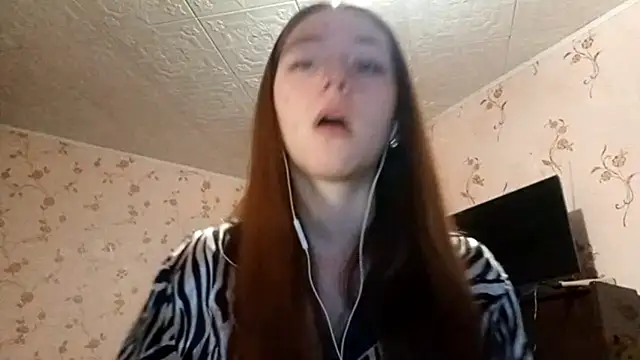 Snapshot of Sophiecuttie chatting on 09-17-25, 01:13 Sophiecuttie online show from 09-17-25, 01:13