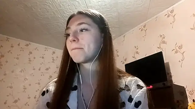 Snapshot of Sophiecuttie chatting on 09-18-25, 01:35 Sophiecuttie online show from 09-18-25, 01:35