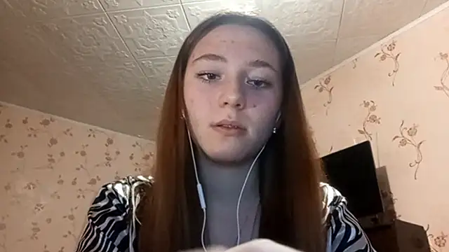 Snapshot of Sophiecuttie chatting on 09-19-25, 03:24 Sophiecuttie online show from 09-19-25, 03:24