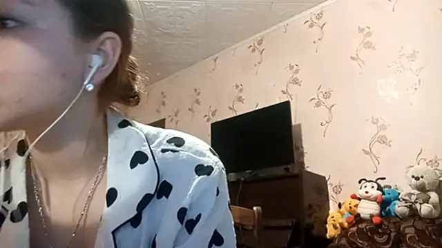Snapshot of Sophiecuttie chatting on 09-20-25, 01:12 Sophiecuttie online show from 09-20-25, 01:12