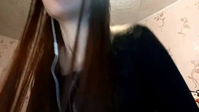 Snapshot of Sophiecuttie chatting on 09-21-25, 01:13 Sophiecuttie online show from 09-21-25, 01:13