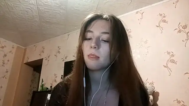Snapshot of Sophiecuttie chatting on 09-24-25, 01:14 Sophiecuttie online show from 09-24-25, 01:14