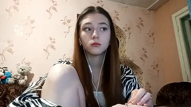 Snapshot of Sophiecuttie chatting on 09-30-25, 01:27 Sophiecuttie online show from 09-30-25, 01:27