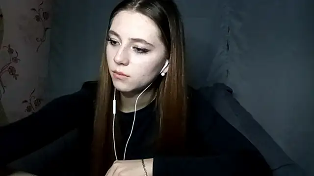 Snapshot of Sophiecuttie chatting on 10-05-25, 03:32 Sophiecuttie online show from 10-05-25, 03:32