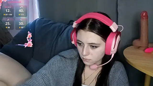 Snapshot of Sophiecuttie chatting on 10-16-25, 03:46 Sophiecuttie online show from 10-16-25, 03:46