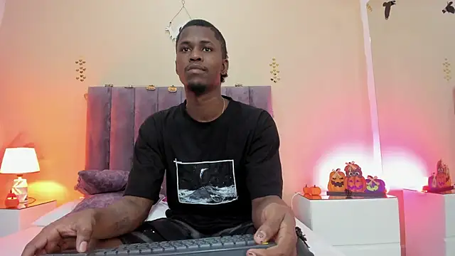 Snapshot of Kiaraa_y_Her_Crazy chatting on 10-30-25, 07:14 Kiaraa y Her Crazy online show from 10-30-25, 07:14