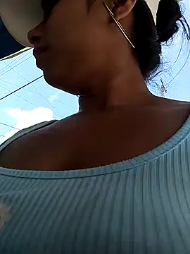 Snapshot of AnggelicaSwan21 chatting on 09-21-25, 04:19 AnggelicaSwan21 online show from 09-21-25, 04:19