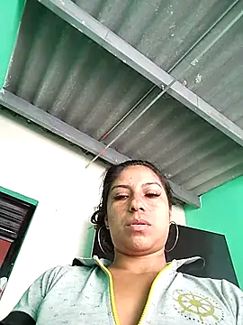 Snapshot of AnggelicaSwan21 chatting on 09-30-25, 03:17 AnggelicaSwan21 online show from 09-30-25, 03:17