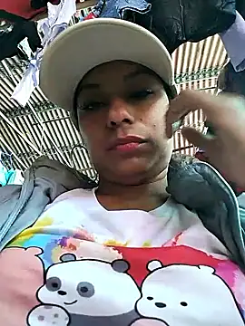 Snapshot of AnggelicaSwan21 chatting on 10-31-25, 03:13 AnggelicaSwan21 online show from 10-31-25, 03:13