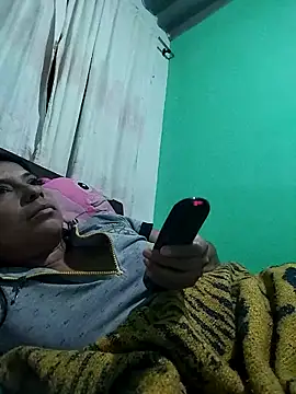 Snapshot of AnggelicaSwan21 chatting on 11-06-25, 12:22 AnggelicaSwan21 online show from 11-06-25, 12:22