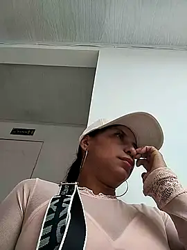 Snapshot of AnggelicaSwan21 chatting on 11-20-25, 04:40 AnggelicaSwan21 online show from 11-20-25, 04:40