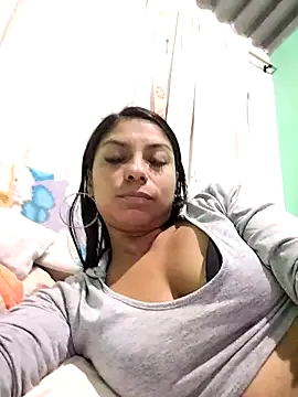 Snapshot of AnggelicaSwan21 chatting on 11-25-25, 01:05 AnggelicaSwan21 online show from 11-25-25, 01:05