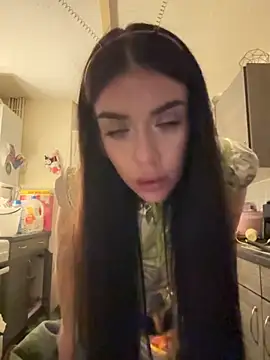 valentinalamont online show from 10-31-25, 10:22