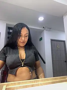 TiffanyyLam online show from 09-14-25, 11:20