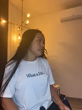 TiffanyyLam online show from 09-21-25, 12:07