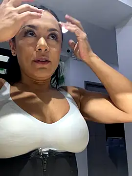 TiffanyyLam online show from 10-01-25, 11:27