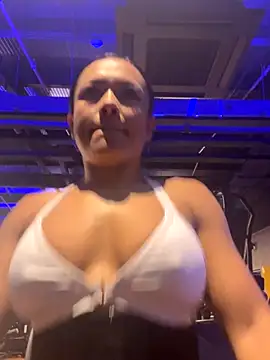 TiffanyyLam online show from 10-24-25, 10:11