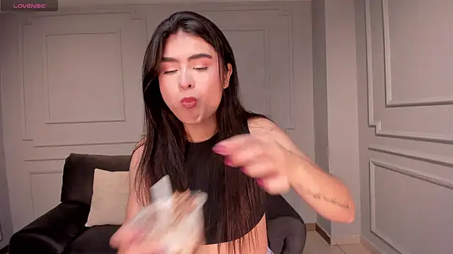 Snapshot of LucyWeiss_ chatting on 10-06-25, 07:55 LucyWeiss online show from 10-06-25, 07:55