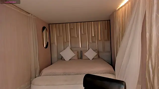 Snapshot of LucyWeiss_ chatting on 10-07-25, 07:22 LucyWeiss online show from 10-07-25, 07:22