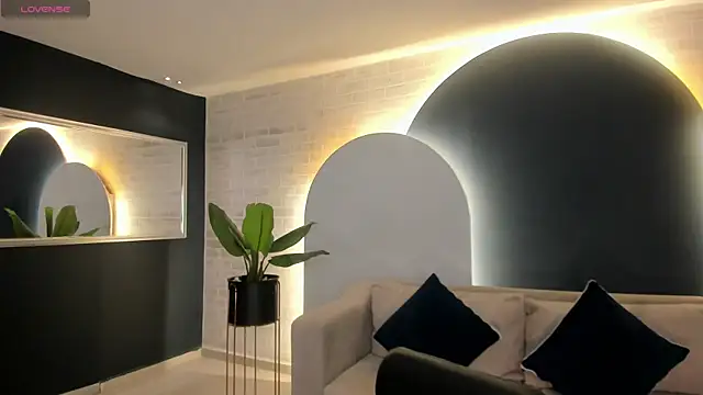 Snapshot of LucyWeiss_ chatting on 10-12-25, 06:40 LucyWeiss online show from 10-12-25, 06:40