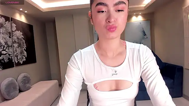 Snapshot of LucyWeiss_ chatting on 10-13-25, 09:15 LucyWeiss online show from 10-13-25, 09:15