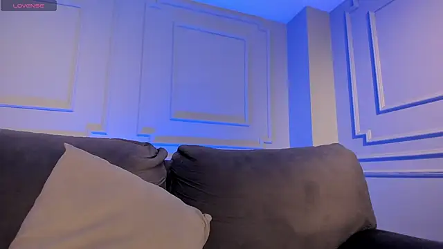 Snapshot of LucyWeiss_ chatting on 10-15-25, 07:47 LucyWeiss online show from 10-15-25, 07:47