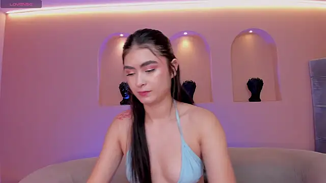 Snapshot of LucyWeiss_ chatting on 10-16-25, 08:10 LucyWeiss online show from 10-16-25, 08:10