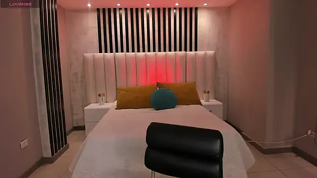 Snapshot of LucyWeiss_ chatting on 11-10-25, 08:41 LucyWeiss online show from 11-10-25, 08:41