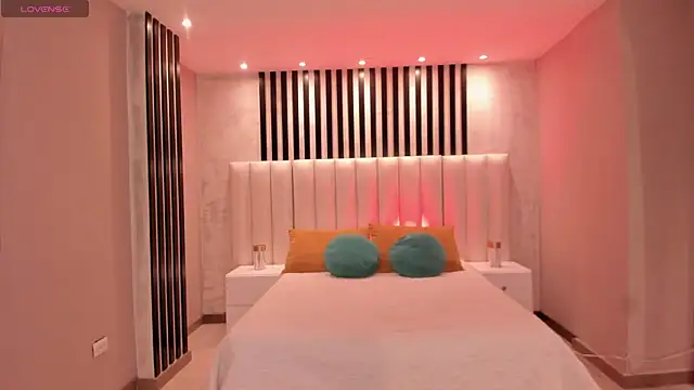 Snapshot of LucyWeiss_ chatting on 11-12-25, 08:41 LucyWeiss online show from 11-12-25, 08:41