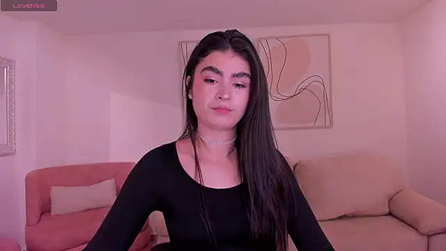 Snapshot of LucyWeiss_ chatting on 11-21-25, 07:23 LucyWeiss online show from 11-21-25, 07:23