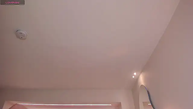 Snapshot of LucyWeiss_ chatting on 11-29-25, 09:29 LucyWeiss online show from 11-29-25, 09:29