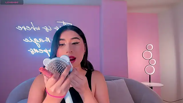 MayaMoretti  online show from 12-22-25, 05:15