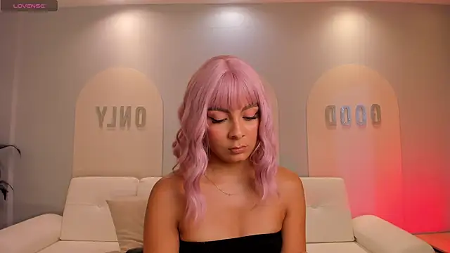 Snapshot of NinaBlum chatting on 09-10-25, 03:39 NinaBlum online show from 09-10-25, 03:39