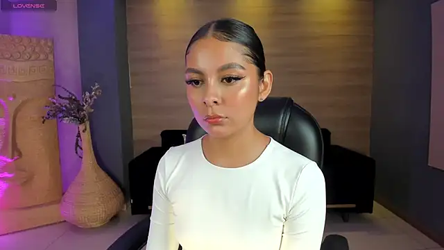 Snapshot of NinaBlum chatting on 10-01-25, 02:50 NinaBlum online show from 10-01-25, 02:50