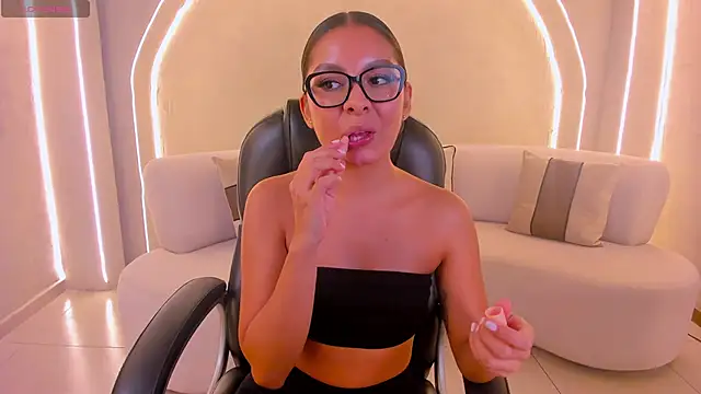 Snapshot of NinaBlum chatting on 10-16-25, 03:29 NinaBlum online show from 10-16-25, 03:29