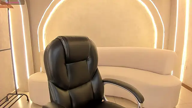 Snapshot of NinaBlum chatting on 11-07-25, 07:36 NinaBlum online show from 11-07-25, 07:36