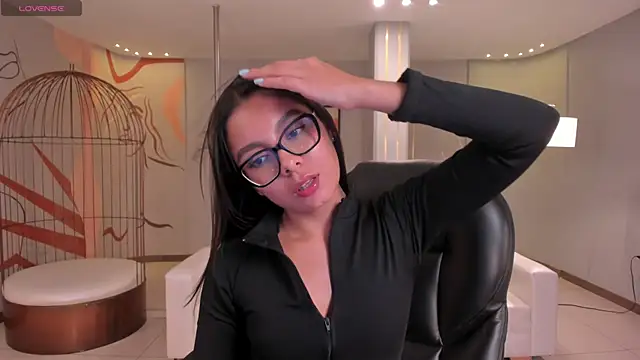 Snapshot of NinaBlum chatting on 11-28-25, 03:31 NinaBlum online show from 11-28-25, 03:31