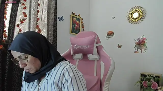 Snapshot of dalila_kemur chatting on 05-26-26, 03:30 dalila kemur online show from 05-26-26, 03:30