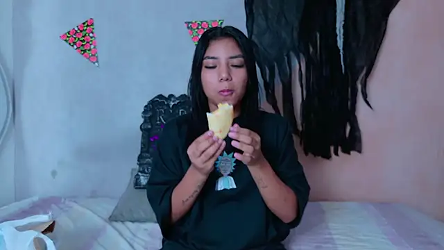 Snapshot of Danka_smith chatting on 10-08-25, 07:06 Danka smith online show from 10-08-25, 07:06