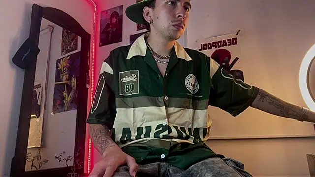 Snapshot of liamty_luxor chatting on 10-09-25, 11:25 liamty luxor online show from 10-09-25, 11:25