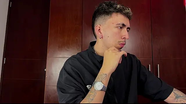 Snapshot of liamty_luxor chatting on 10-22-25, 03:29 liamty luxor online show from 10-22-25, 03:29