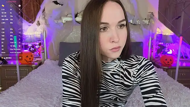 Angeel Kate online show from 10-30-25, 01:12