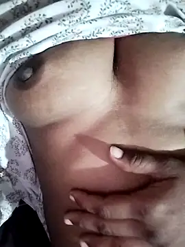 Snapshot of Beautiful-fun6 chatting on 10-28-25, 02:42 Beautiful-fun6 online show from 10-28-25, 02:42