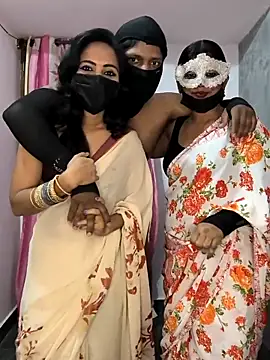 Snapshot of Family02 chatting on 02-13-26, 05:20 Family02 online show from 02-13-26, 05:20