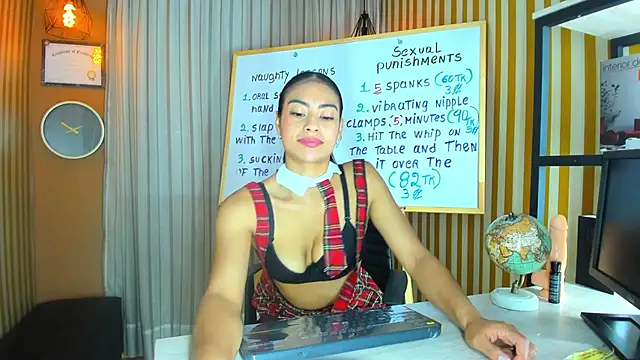 Snapshot of Emily_Mitchell chatting on 10-06-25, 06:05 Emily Mitchell online show from 10-06-25, 06:05