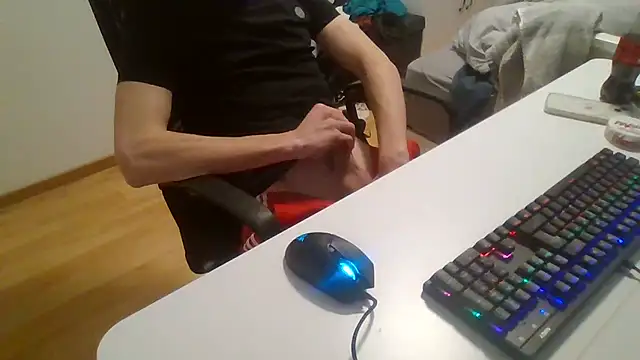 Snapshot of elox33 chatting on 04-16-26, 10:27 elox33 online show from 04-16-26, 10:27