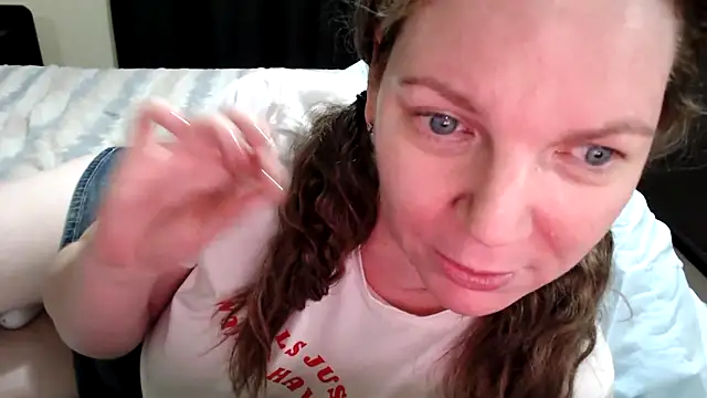 aussiepeaches online show from 01-17-26, 01:49