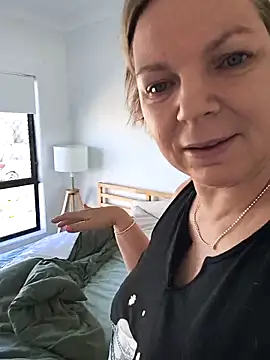 aussiepeaches online show from 04-12-26, 03:22