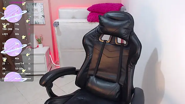 Snapshot of Cherrykissxx chatting on 11-07-25, 04:34 Cherrykissxx online show from 11-07-25, 04:34