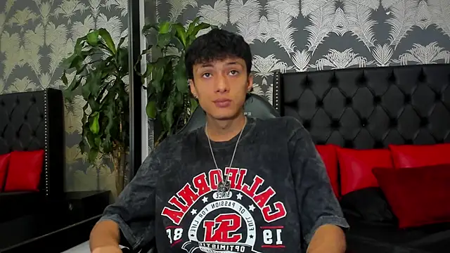 Lean Portman online show from 04-06-26, 02:18